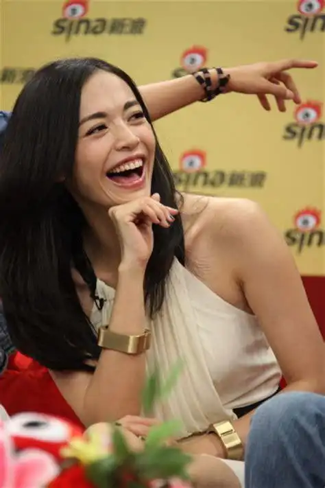 图文:《搜索》做客-姚晨开怀大笑_影音娱乐_新浪网