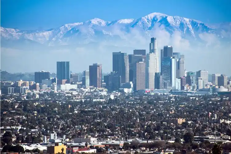 位于美国加利福尼亚州西南部,是美国第二大城市,也是美国西部最大的