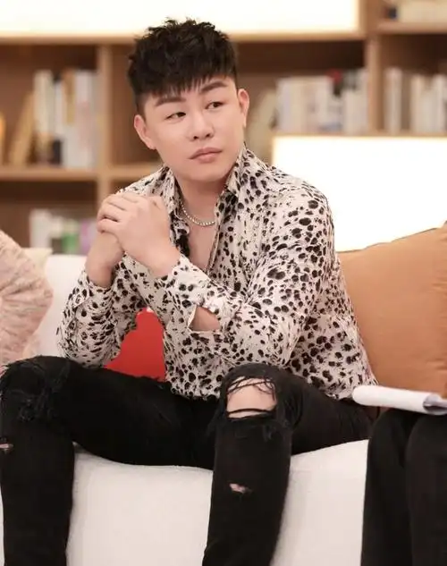 胡彦斌疑有新恋情!女方正脸曝光 连续多日同回家插图16