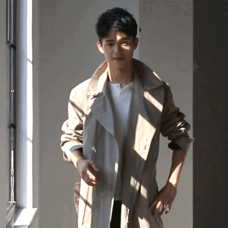 刘昊然歪头一笑卖萌可爱帅气gif动图_动态图_表情包下载_soogif