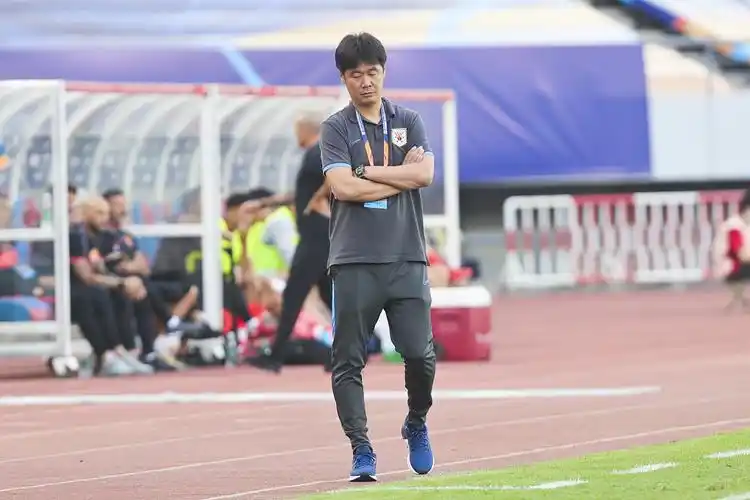 山东鲁能主教练李霄鹏.图/视觉中国