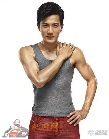 刘恺威《男士健康》大秀肌肉 展现完美身材状态