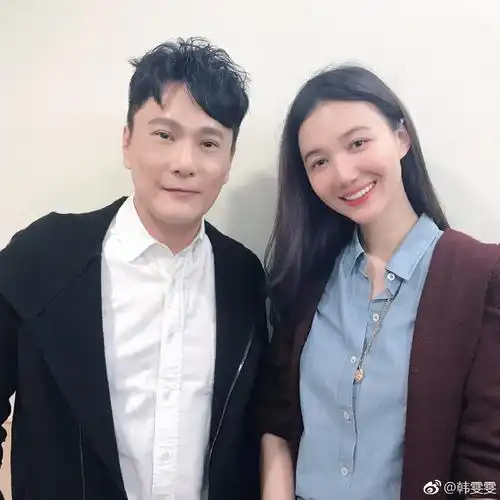 张信哲是不是割了双眼皮?