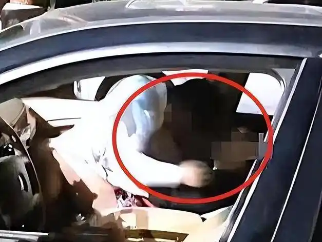 厦门女子酒后叫代驾二人开窗激战2小时毫不忌讳路过行人拍照