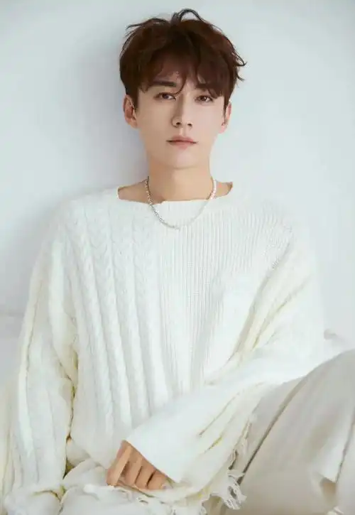 今天就让小图带大家一起欣赏刘学义的帅气照片以及充满荷尔蒙的男性