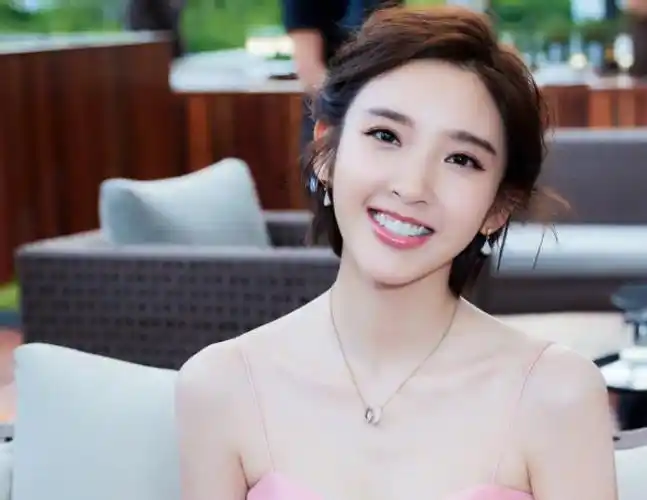 杨颖甜美笑仅第二,第一被称"微笑女神"|杨颖|笑容|女明星_新浪新闻