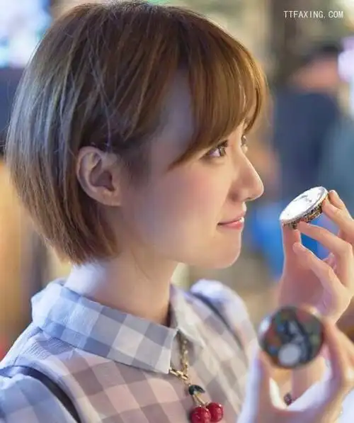 冬季齐耳短发成时尚潮女新宠