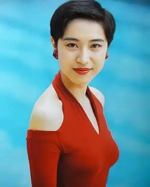 陈法蓉年轻时有多漂亮?在李嘉欣面前也毫不逊色_魅力_角色_明星