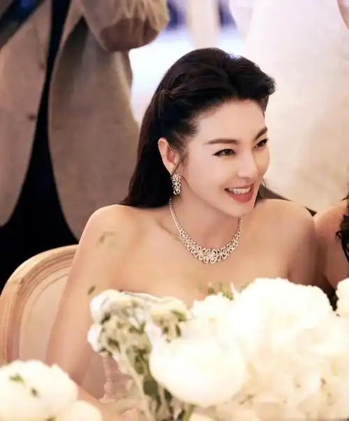 张雨绮一种霸气女总裁的魅力