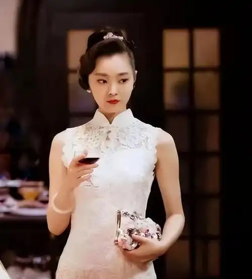 汤唯的腰,景甜的臀,张曼玉的眼,这12位穿旗袍的女星个个惊艳