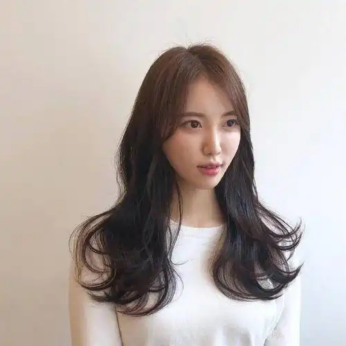 发量多的女生适合哪些发型呢?_头发