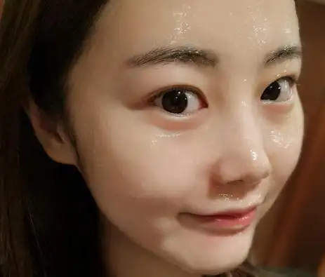 过来人的劝告:洗脸后,坚持4个细节,皮肤白皙水嫩,让你美到老