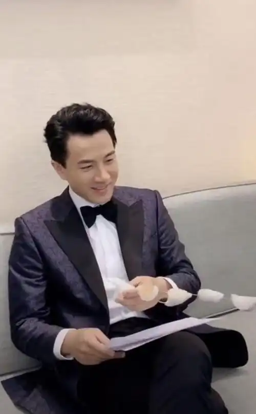 与杨幂离婚后刘恺威事业遇冷,一年后恢复营业,46岁的他沧桑不少