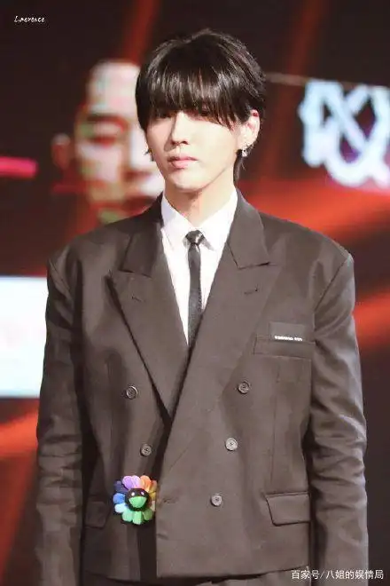 吴亦凡留齐刘海?霸道总裁秒变软萌小公举