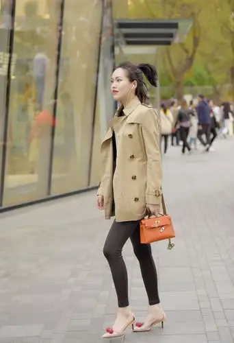 北京街拍来看一看春天的时尚街头姑娘们会选择怎样的衣装呢