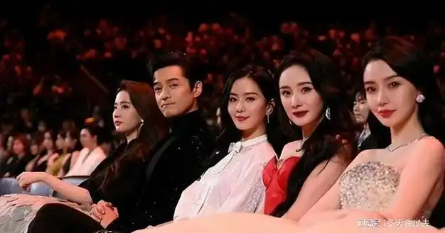 张艺谋点评赵丽颖新片,句句戳中观众心窝,宁静当年的话全应验了|杨幂