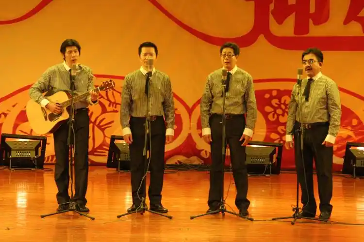 男声四重唱《鸽子》(美术学院  二等奖)