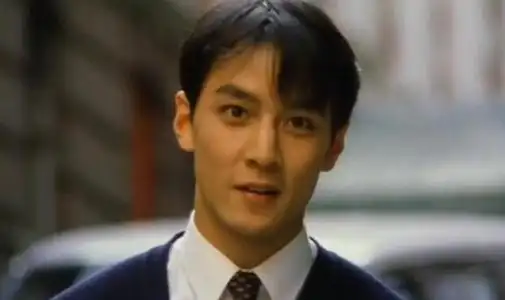 最近网上一组吴彦祖的青年照片被曝光了出来在网上引起了轩然大波