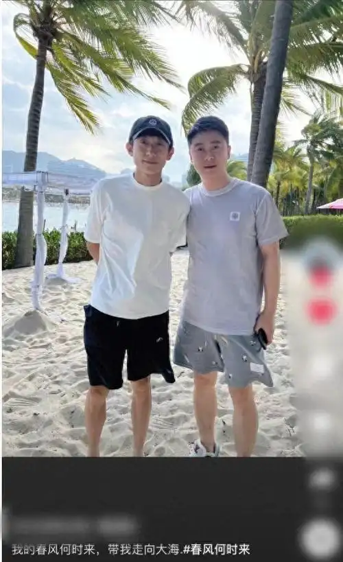 31岁张一山与好友合照瘦到骨头凸出撞脸巩汉林被指不如素人