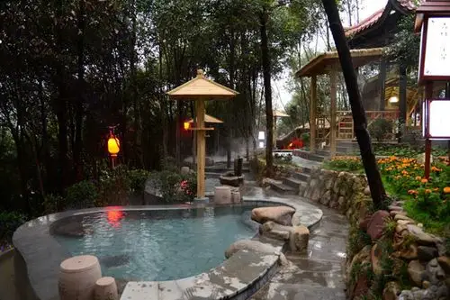 张家界慈利万福温泉门票4a级国际度假村森林原生自涌态养生温泉99种