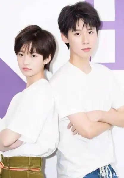 李庚希周奇晒大合照英子剪短发后美炸了