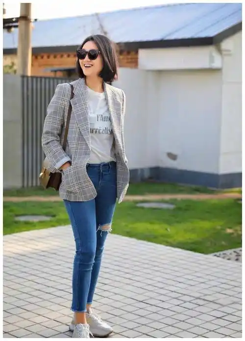 原创38岁朱丹换休闲装还蛮好看波波头短发搭配西服牛仔裤减龄时髦