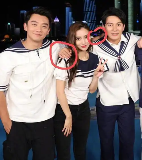 跑男杀青照有谁注意到郑恺的礼貌手网友尽力在避嫌