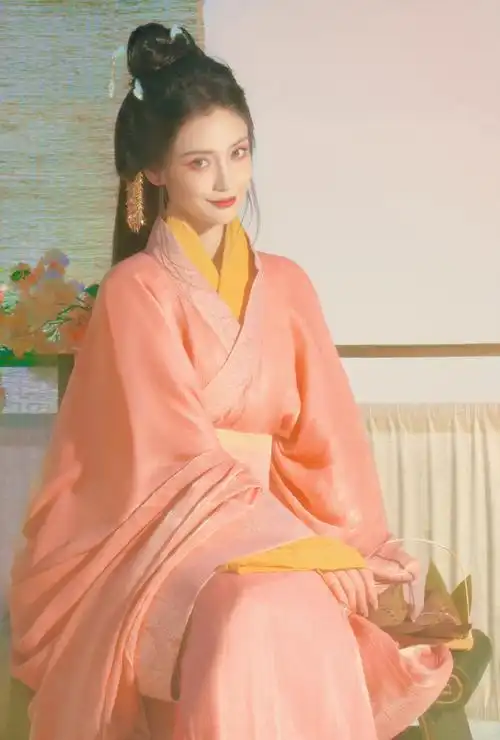 杨颖端午节写真曝光,穿粉色古装吹长笛,天生丽质美出新高度