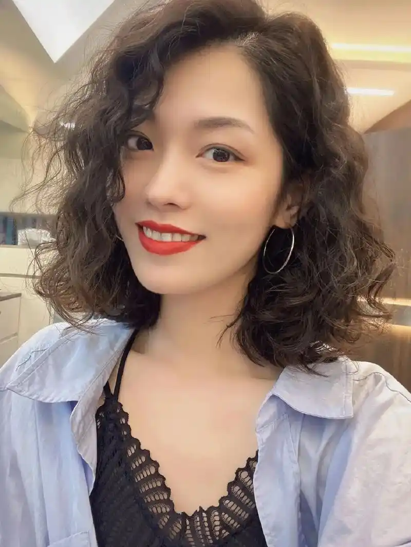 中发烫发,陈淑婷发型,肩膀长度的烫发