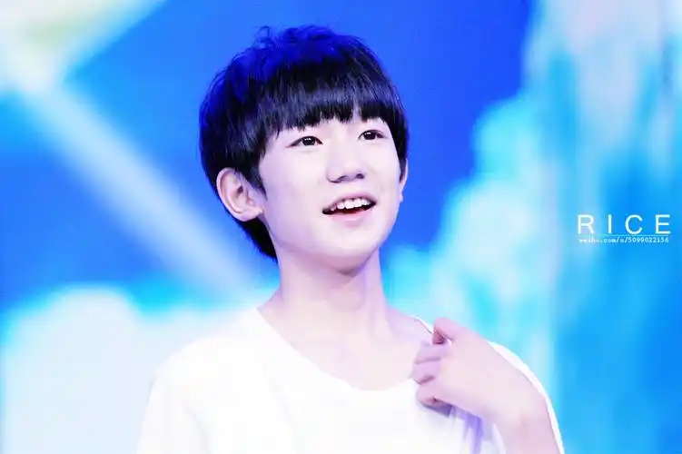 小鲜肉王源壁纸_帅气呆萌的阳光少年