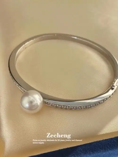 没有女生能拒绝这款澳白珍珠手镯