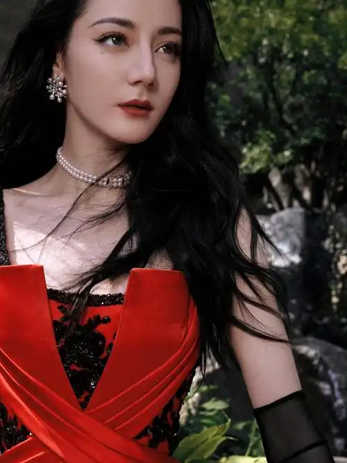 迪丽热巴近日大片造型!georges chakra 2023 秋冬__财经头条