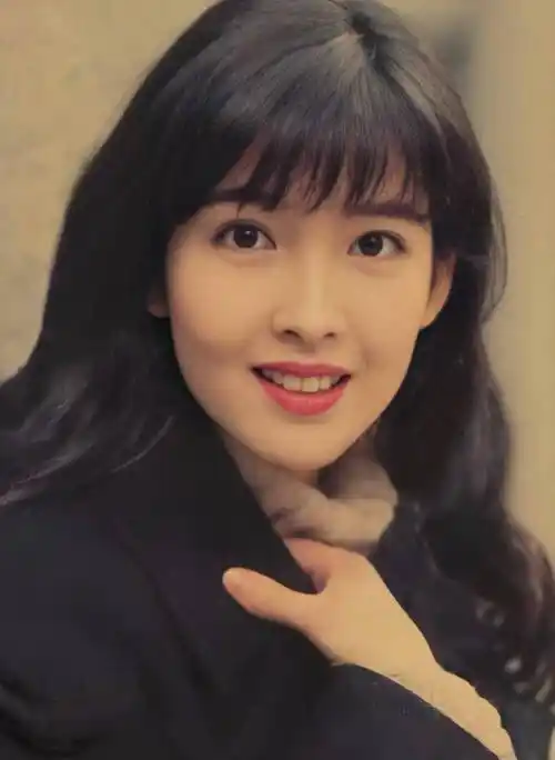 周慧敏----祖籍广东中山朱茵的眨眼,相信很多人都至今难忘,紫霞仙子真