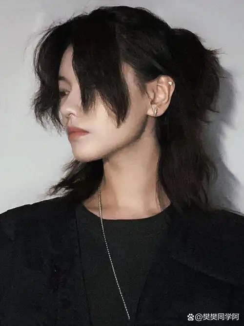 夏天看起来更加干净利落,并且绝对百搭,男生女生都可以尝试的哦