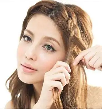 长脸型女生这样扎头发,更显浪漫唯美.