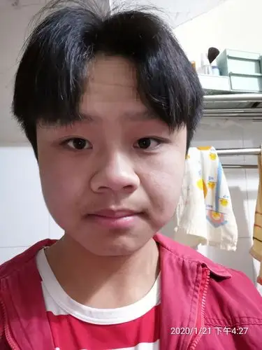 本人还是个高中生,刚刚放寒假.高兴所以记录了自己的那种表情