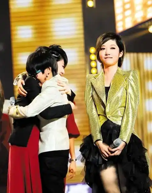 被称为最癫选秀的2011届快女,背后到底发生了什么_杨洋_刘忻_洪辰