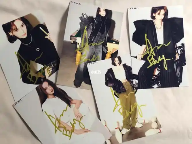 出杨颖迪丽热巴李一桐签名照