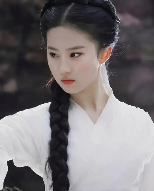 ​刘亦菲个人资料介绍国籍(35岁刘亦菲近况曝光!模样发福显胖,笑起