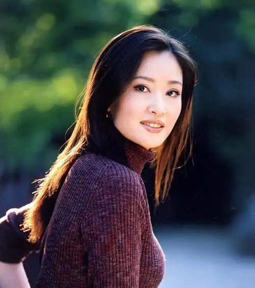 2000年,事业正处于巅峰期的女演员盖丽丽参演了由江澄执导,她和常戎