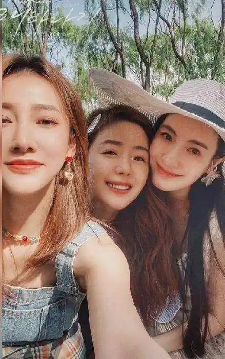 原创超女安又琪近况曝光为好友新店宣传苹果肌肿胀下巴诡异被吐槽