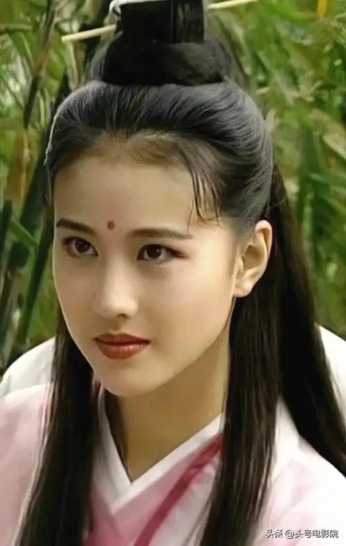 周海媚57岁孤身离世张学友吻别女神最美周芷若生前与狗为伴