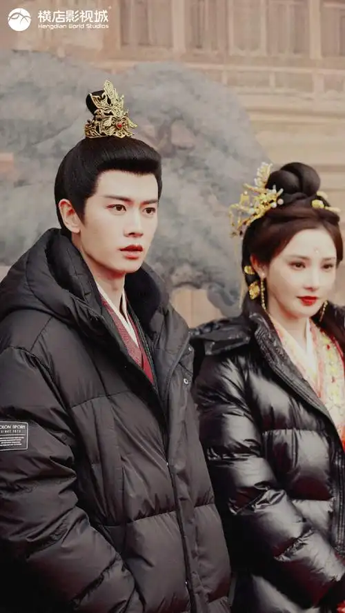 横店新组开机#由@任嘉伦allen@彭小苒@陈意涵estelle主演的#凤凰台上