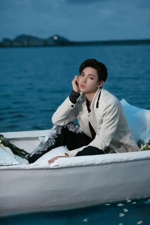 data-lemmaid="21506312">黄明昊 /a>演唱,创作rap词的歌曲,于2021年7