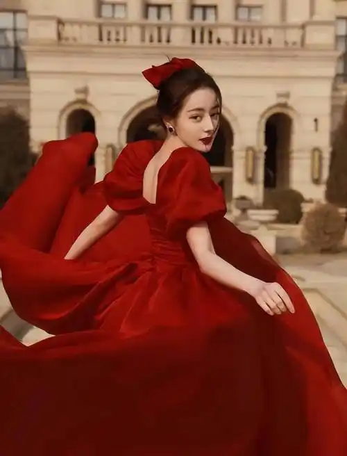 迪丽热巴一出场就惊艳了!