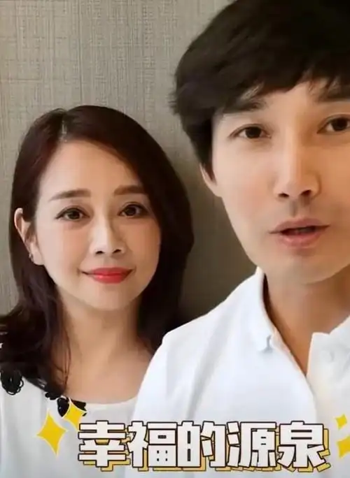 七夕撒狗粮陈松伶与老公甜蜜对视多次挡不住的爱意