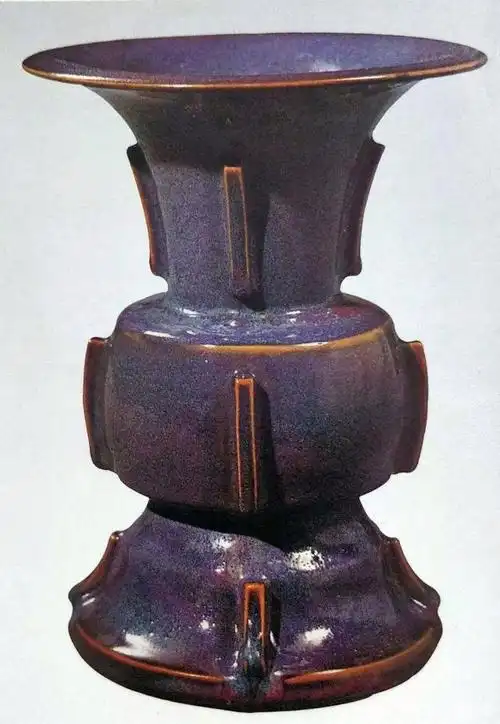 宋 钧窑丁香紫釉出戟尊 台北故宫博物院