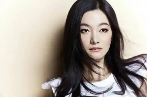 著名演员于震:遭前妻泼尽脏水,为何二婚妻子辛月依旧敢嫁?