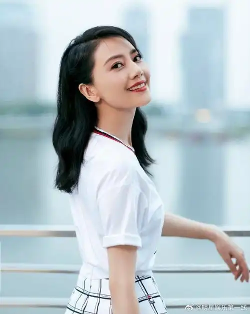 高圆圆的优雅论#经过时光沉淀,一如既往的保持优雅,这气质拿捏的怂览