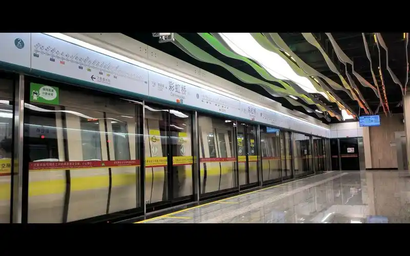 【广州地铁】1&8号线a2&a3列车进站